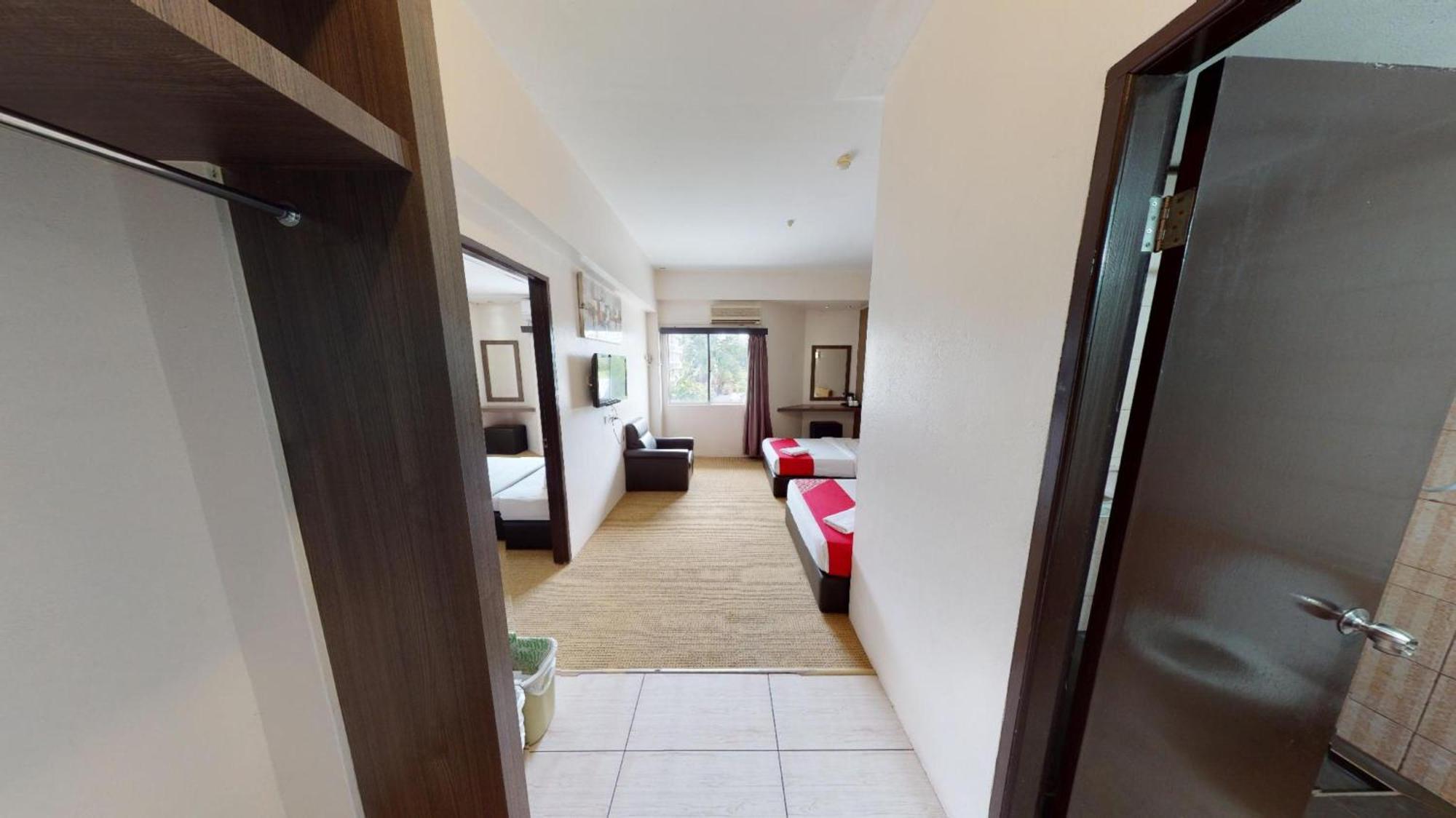 Super Oyo 979 Hua Kuok Hotel