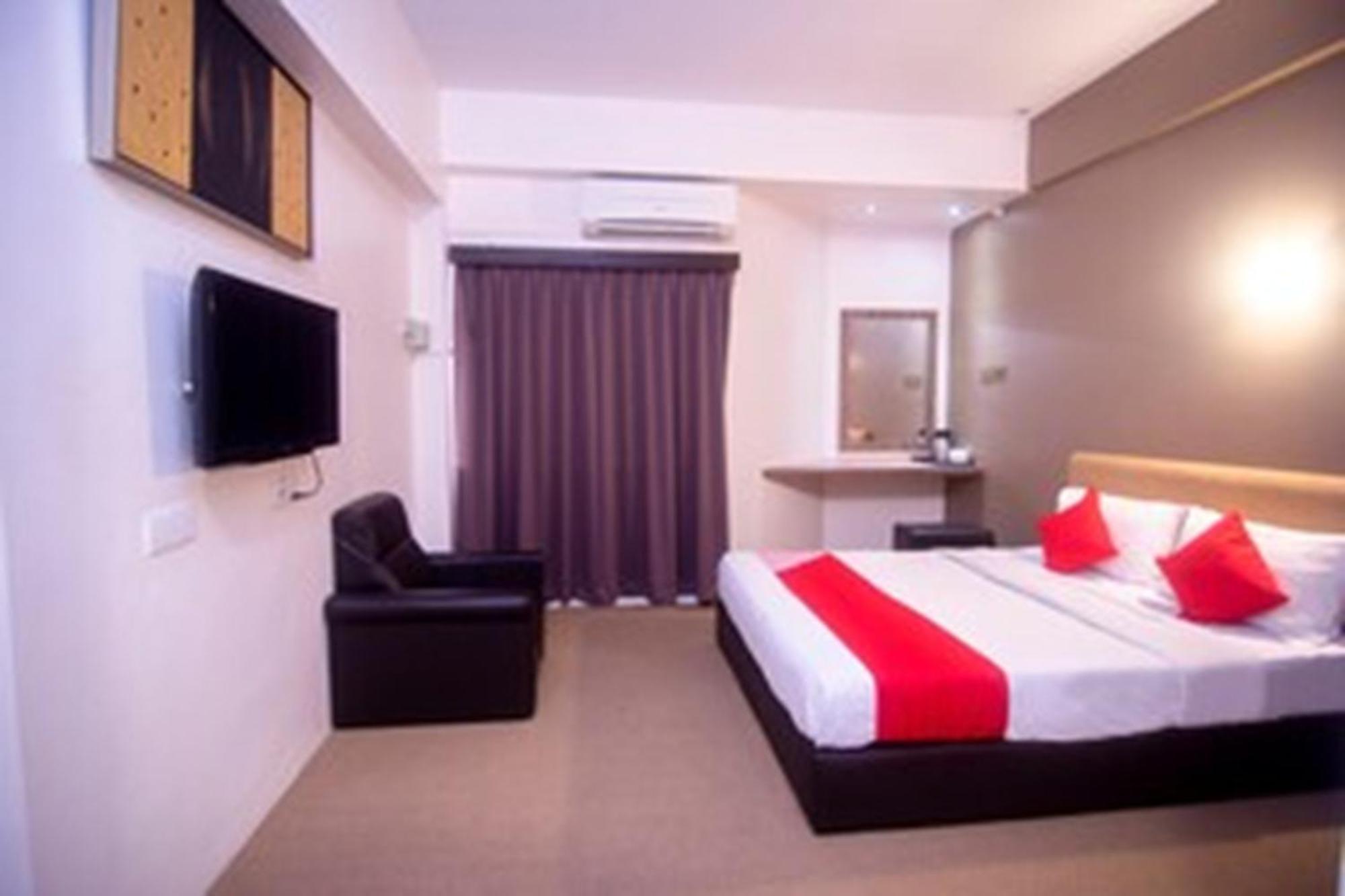 Super Oyo 979 Hua Kuok Hotel