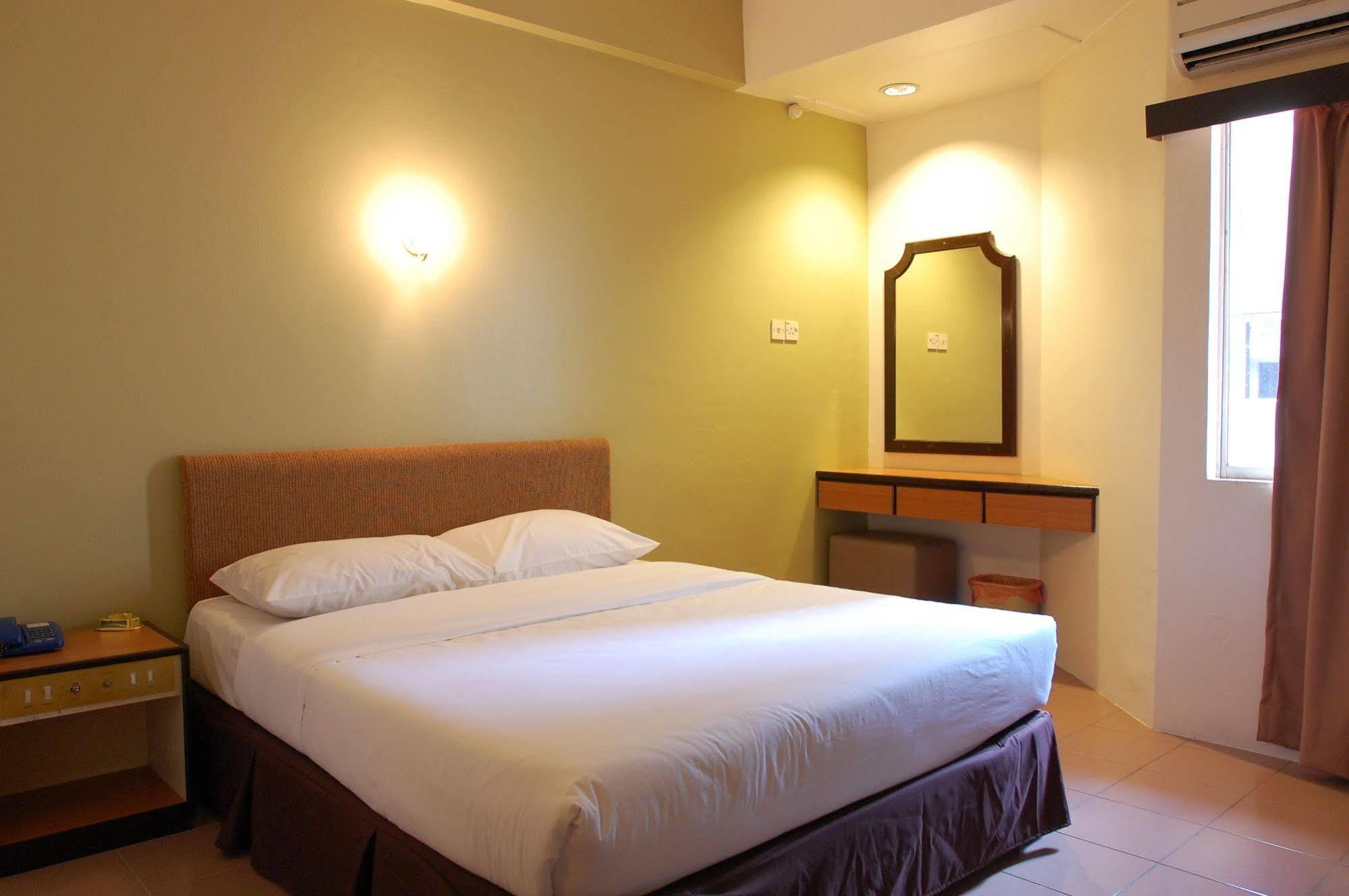 Super Oyo 979 Hua Kuok Hotel 2*