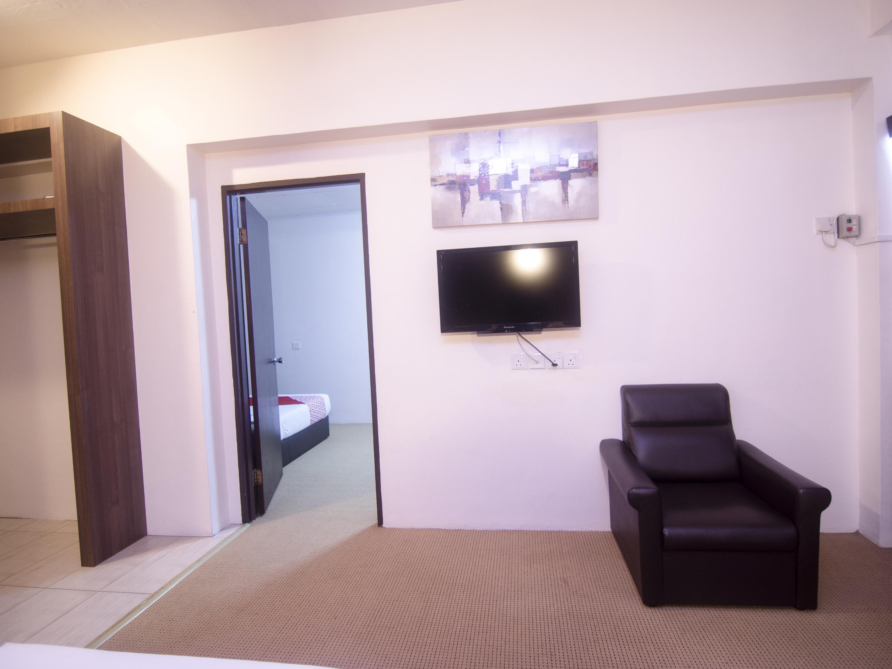 Oyo 979 Hua Kuok Hotel 2*