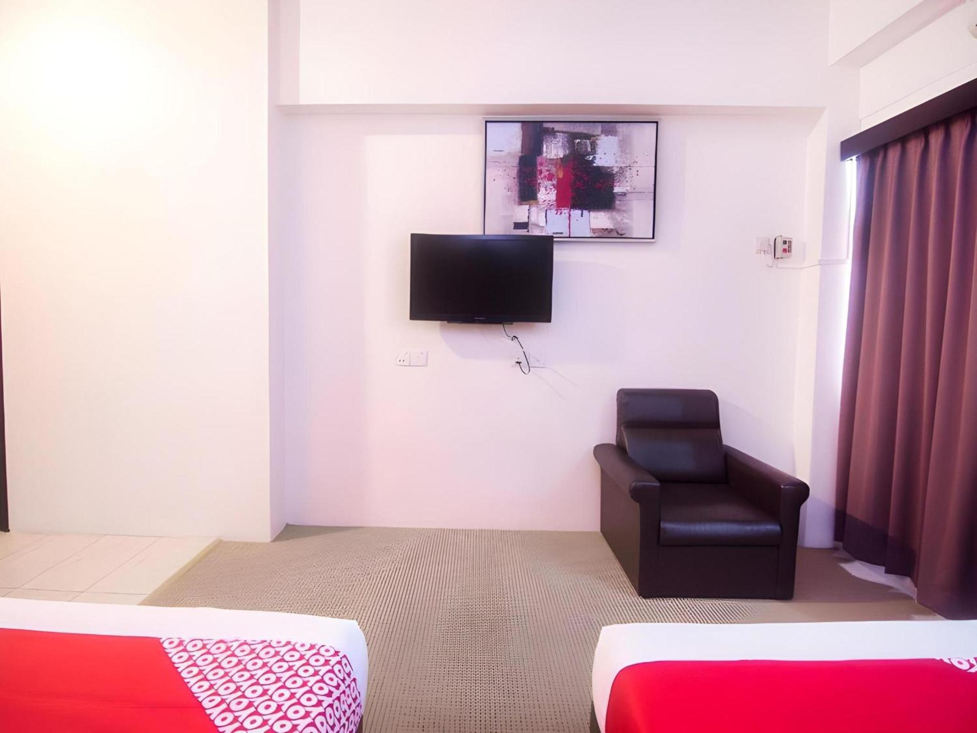 Oyo 979 Hua Kuok Hotel