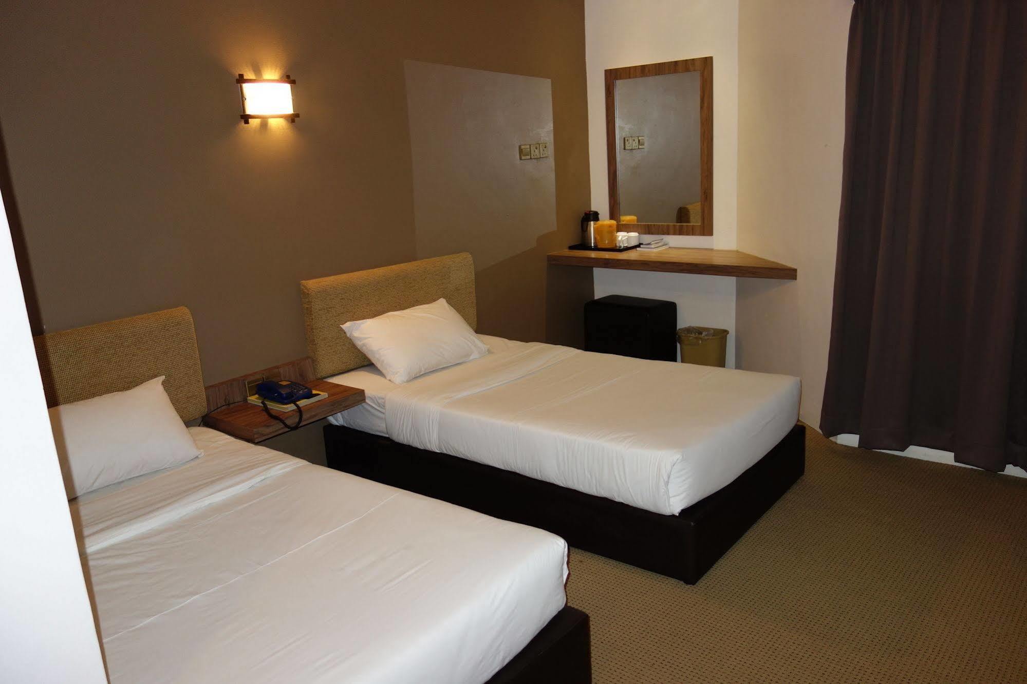 Oyo 979 Hua Kuok Hotel Kuching