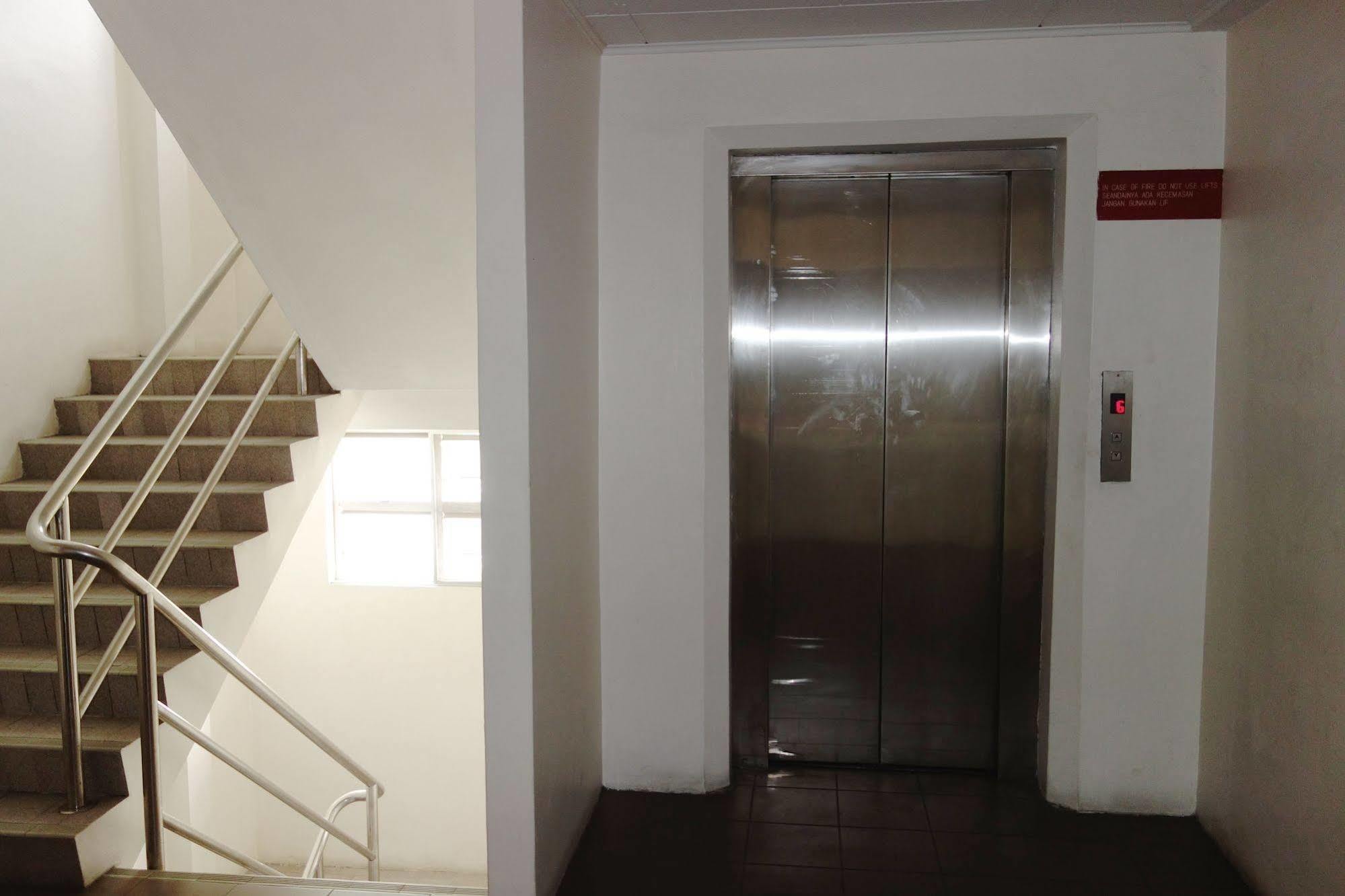 Oyo 979 Hua Kuok Hotel 2*