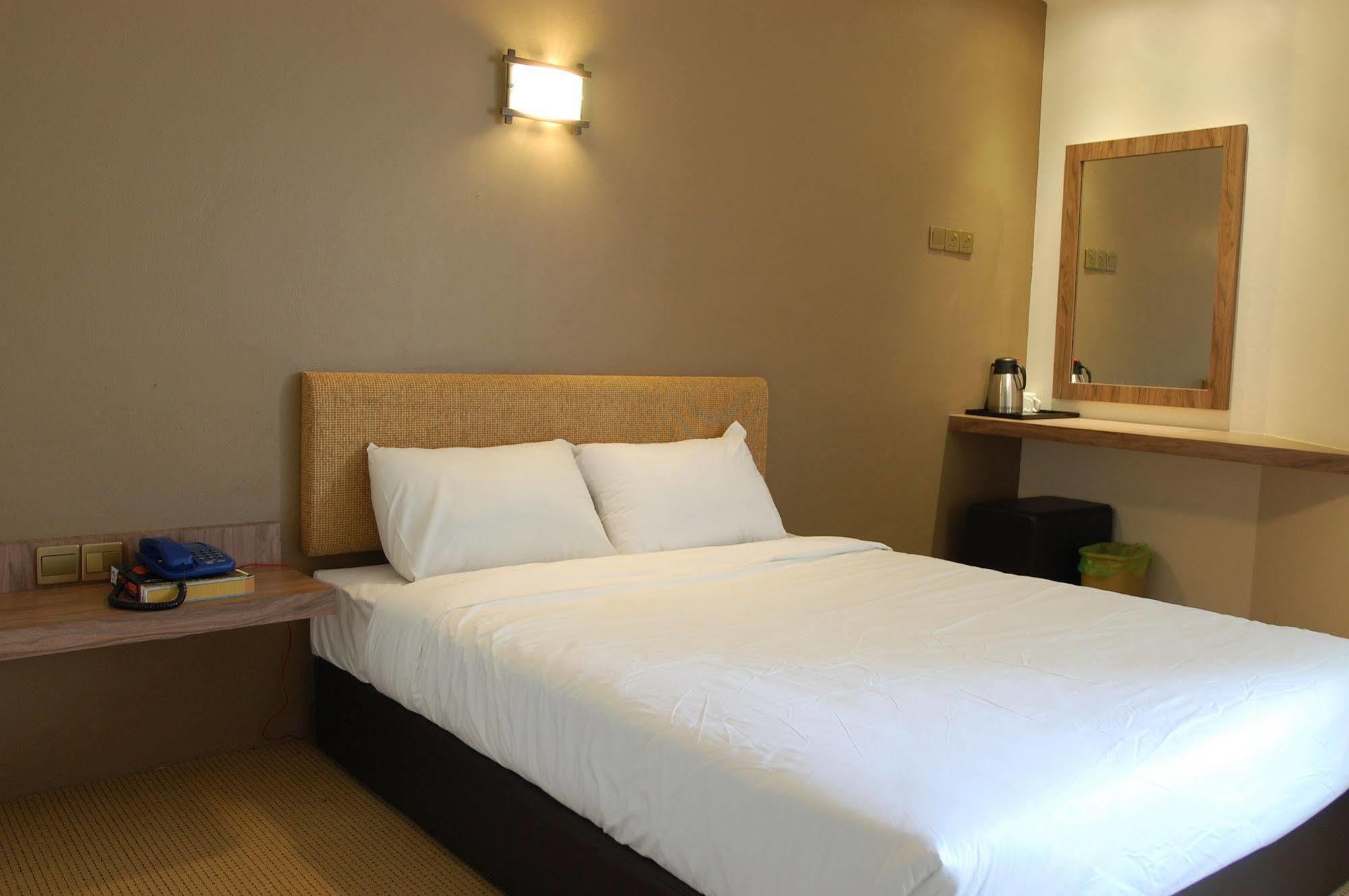 Oyo 979 Hua Kuok Hotel 2*